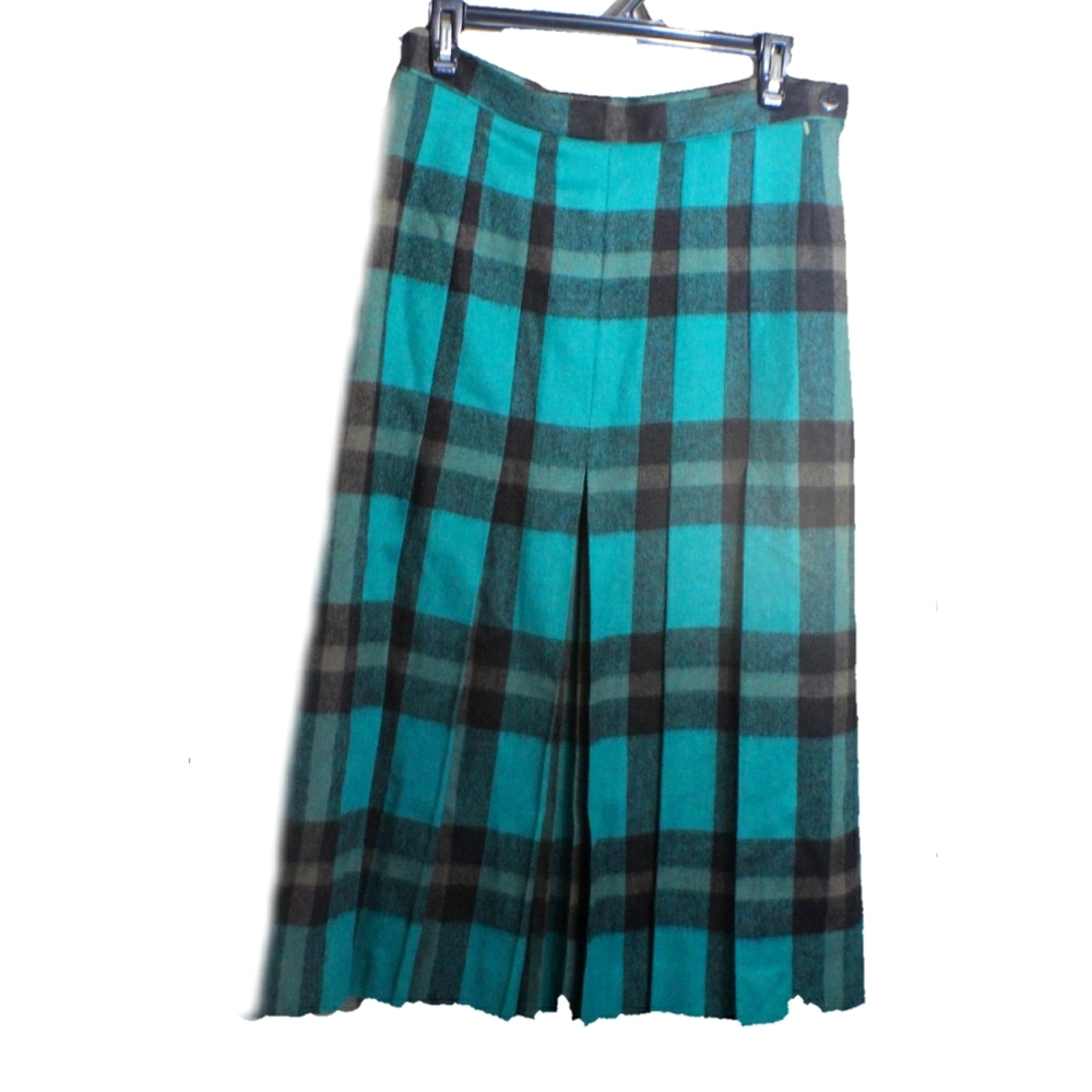 Larel Galeal ladies pleated skirt size 12 plaid green fall color trending